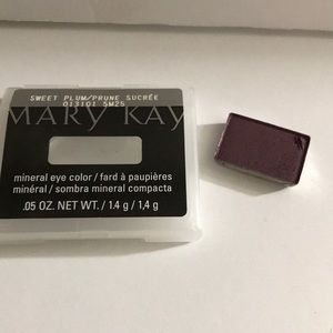 Plum Mary Kay eye shadow